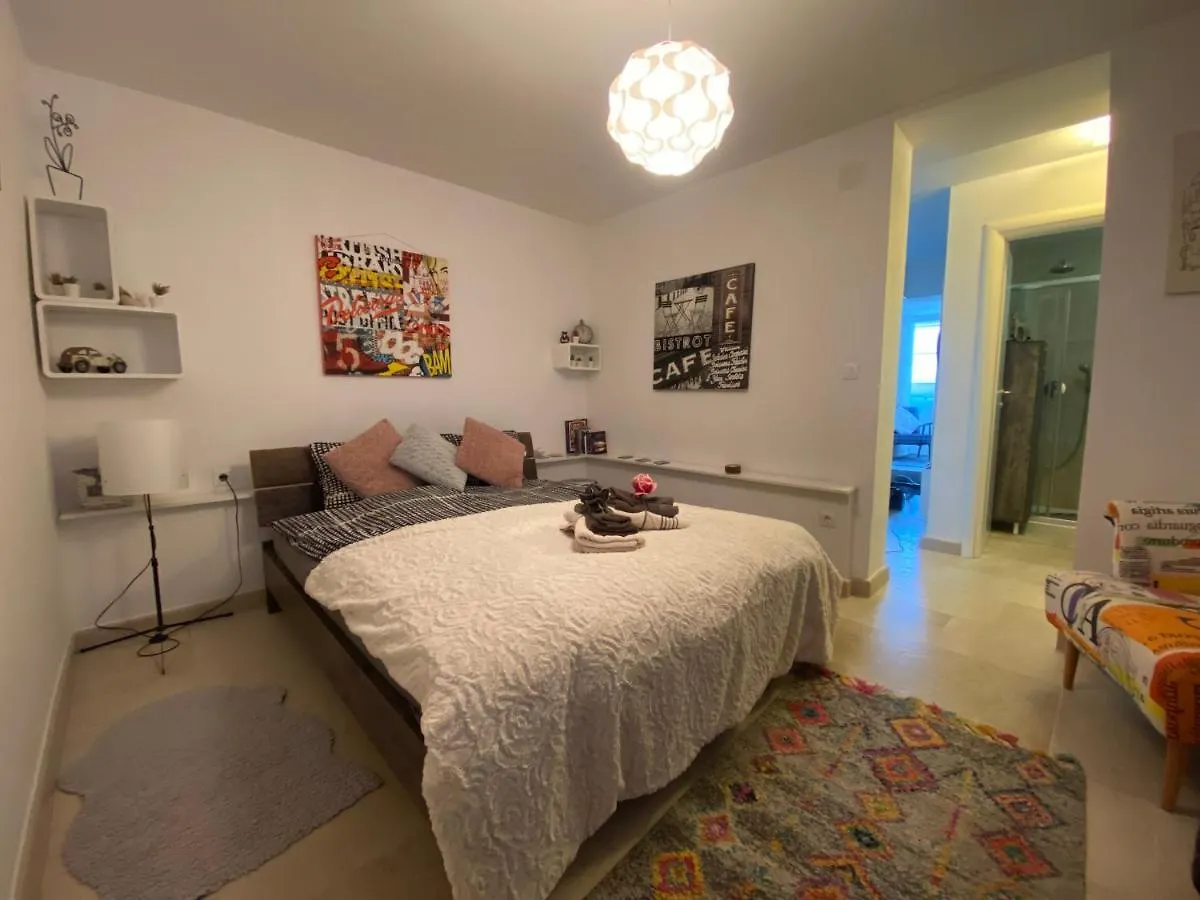 Apartment Paris Njivice