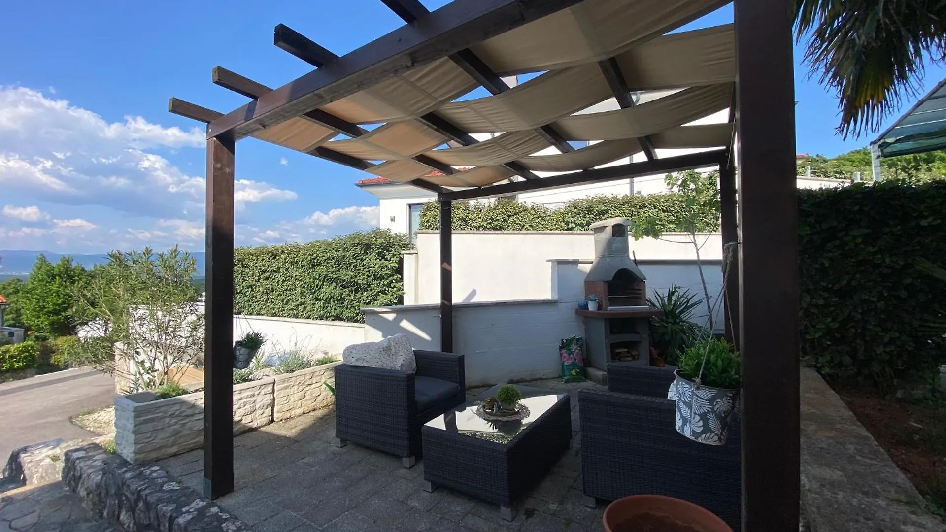 Apartment Paris Njivice Croatia