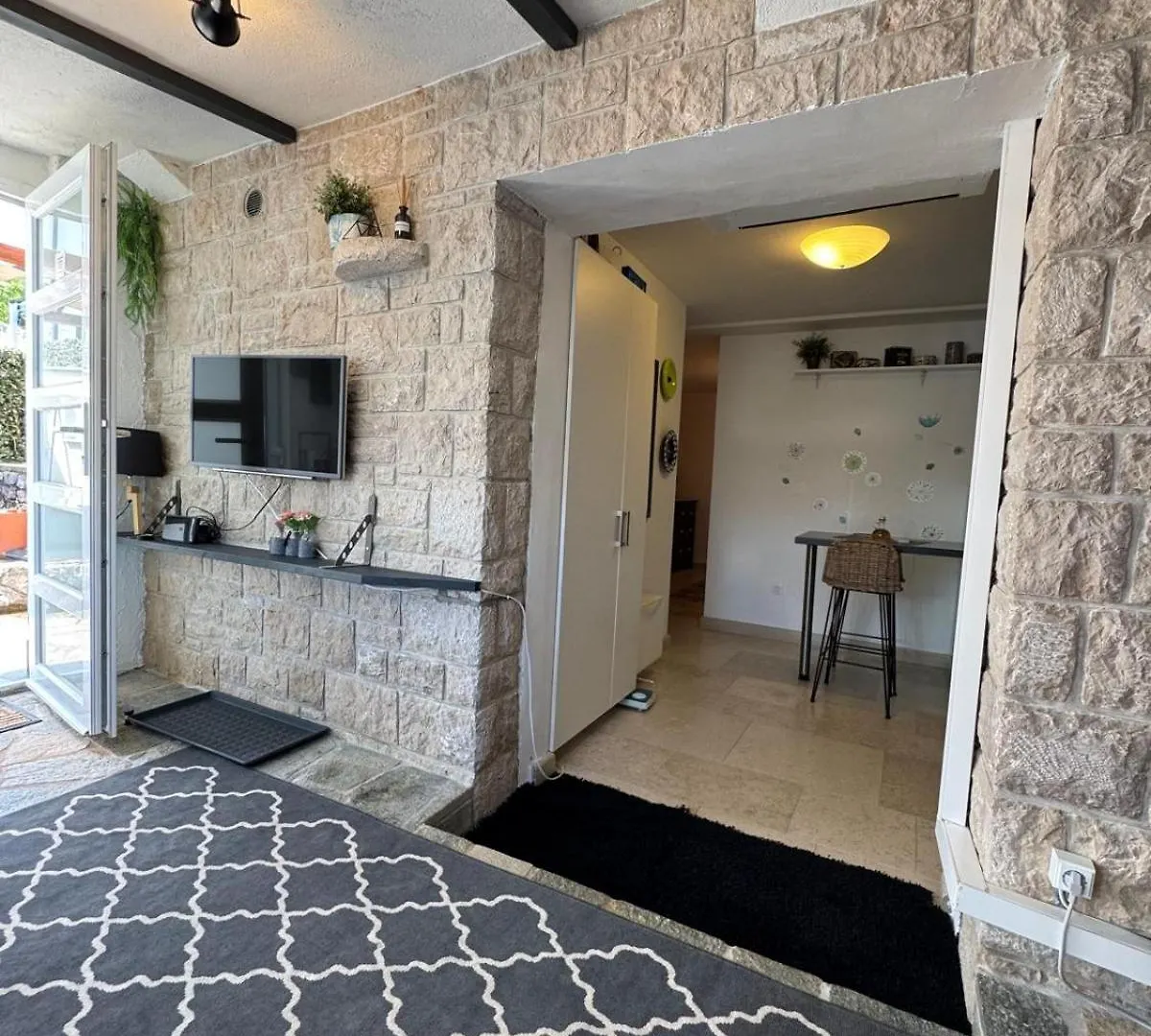 Apartment Paris Njivice