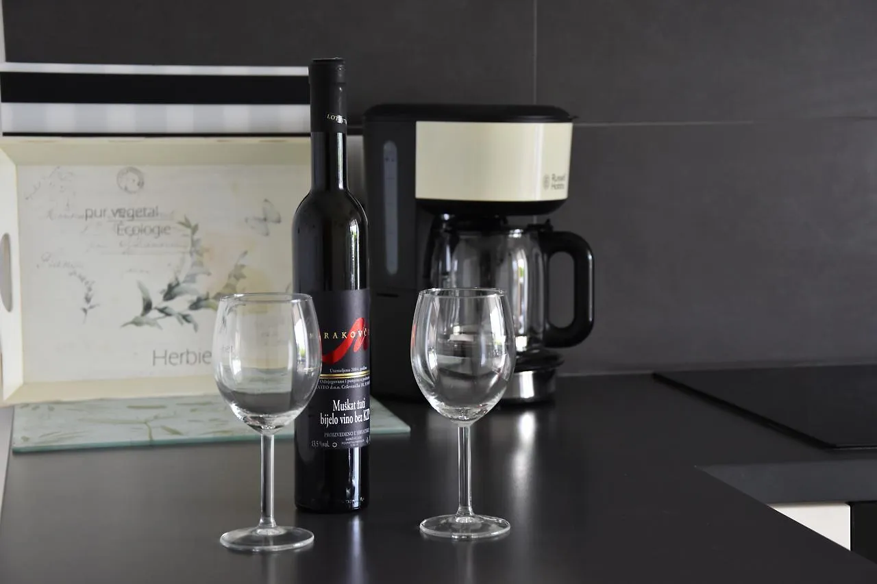 Apartment Paris Njivice Croatia
